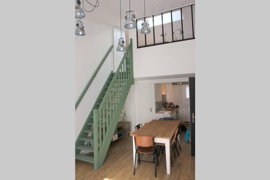 Superbe Duplex De 70M2 Avec 2 Chambres En Hyper Centre Au Calme Sur Cour Classe 3 Etoiles Avec Parking En Option ラ・ロシェル エクステリア 写真