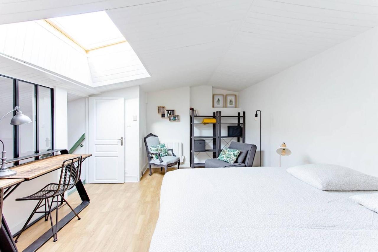 Superbe Duplex De 70M2 Avec 2 Chambres En Hyper Centre Au Calme Sur Cour Classe 3 Etoiles Avec Parking En Option ラ・ロシェル エクステリア 写真