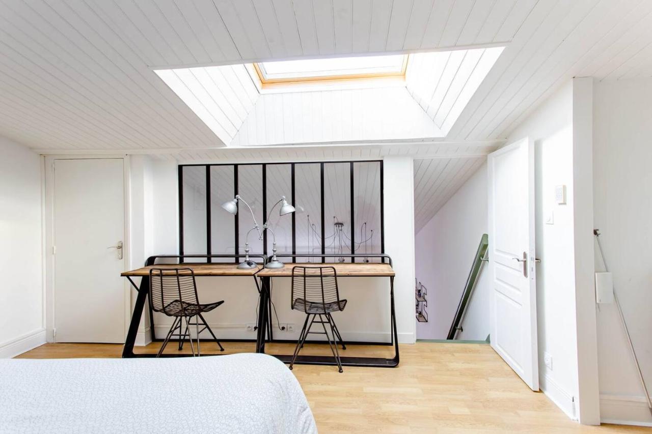 Superbe Duplex De 70M2 Avec 2 Chambres En Hyper Centre Au Calme Sur Cour Classe 3 Etoiles Avec Parking En Option ラ・ロシェル エクステリア 写真